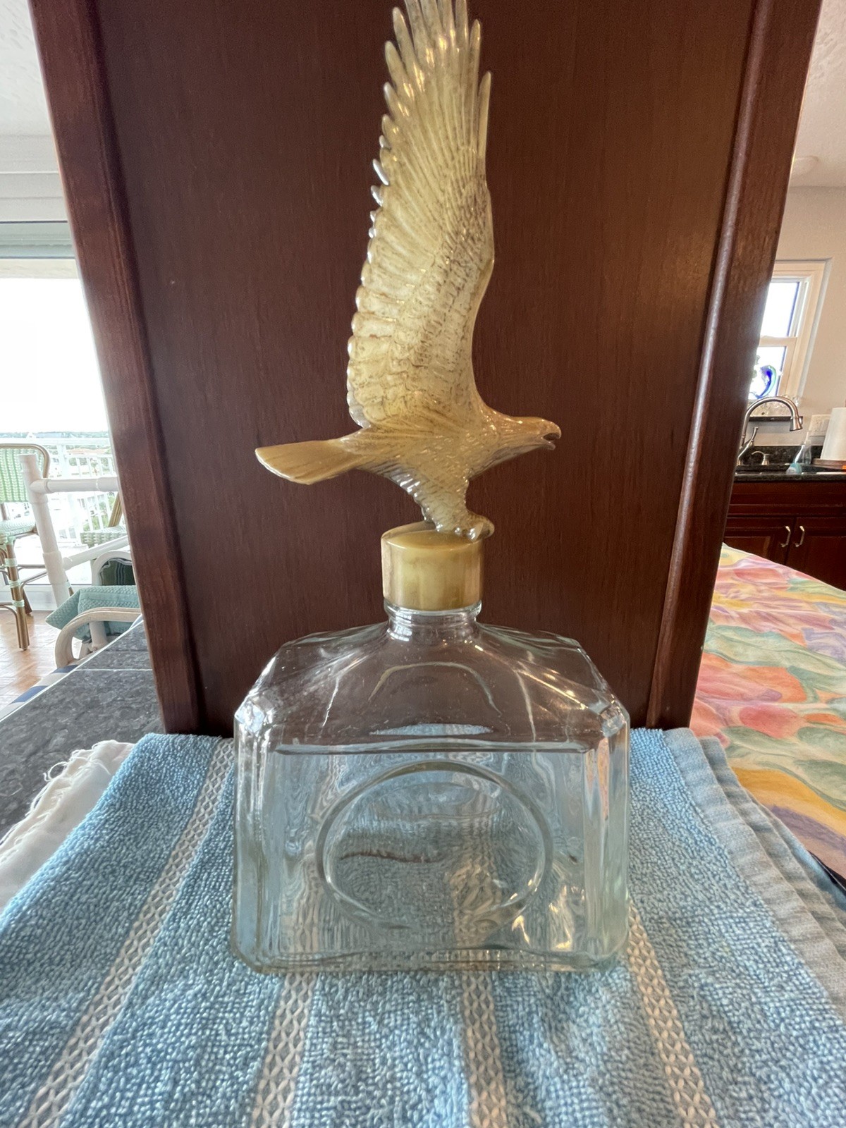 RARE VINTAGE OLD HICKORY BOURBON WHISKEY BOTTLE DECANTER 4/5 QUART EAGLE CAP 12\