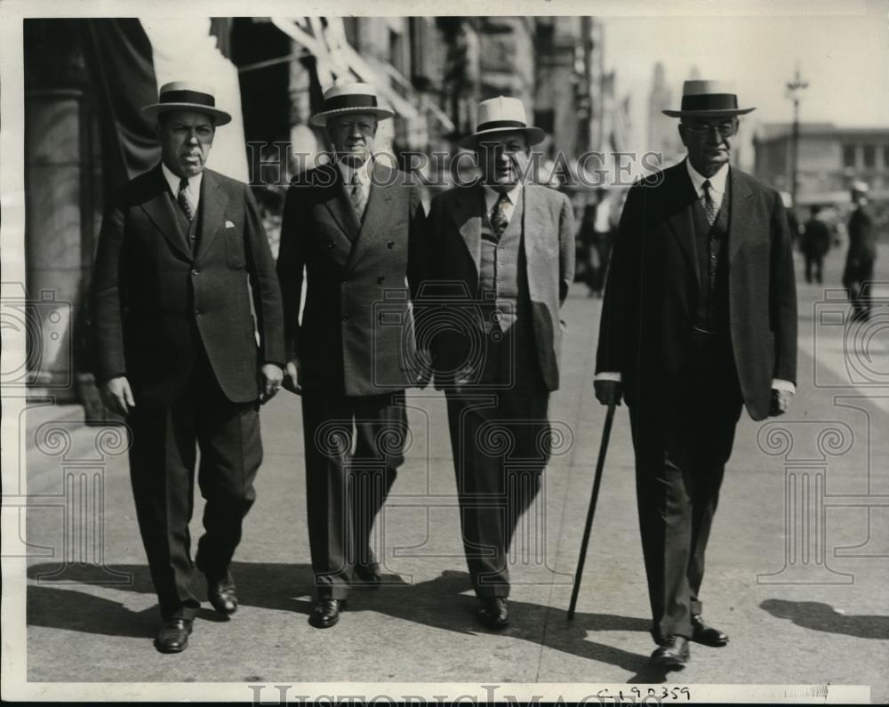 1932 Press Photo Delegates at National Republican Convention touring Chicago