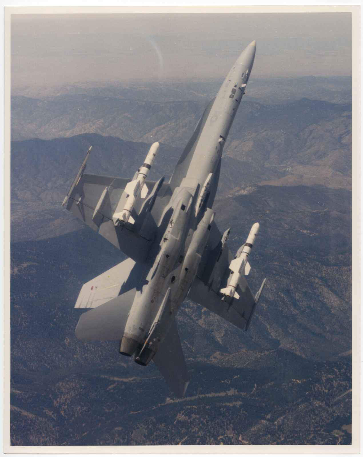 1985 McDonnell Douglas F/A-18 Hornet Hard Bank Photo 8x10, Sidewinders Armed