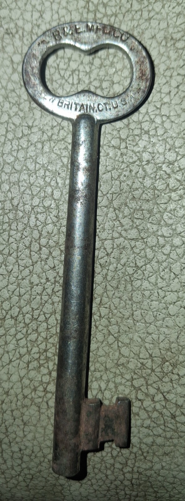 Antique R & E Mfg. Co. Skeleton Key Solid Barrel #4