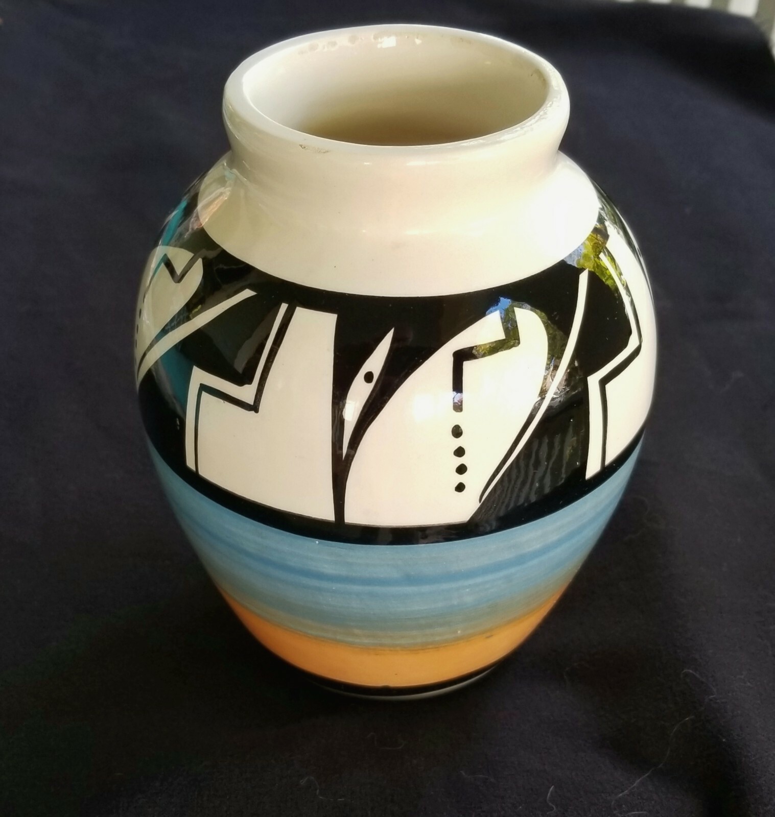STRIKING HIGH-GLAZE GINA D. BARON UTE MOUNTAIN POTTERY VASE