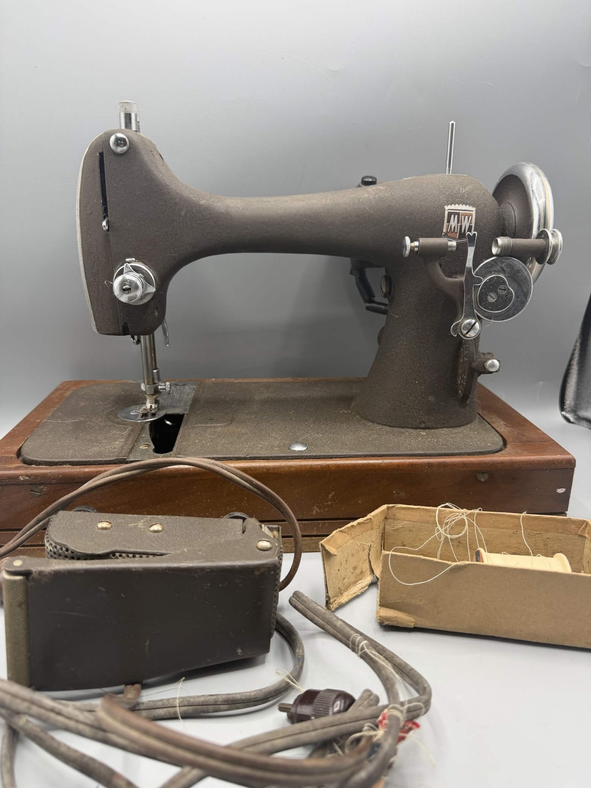 Montgomery Ward 1940's Rotary Sewing Machine Supreme Streamlined Model - R