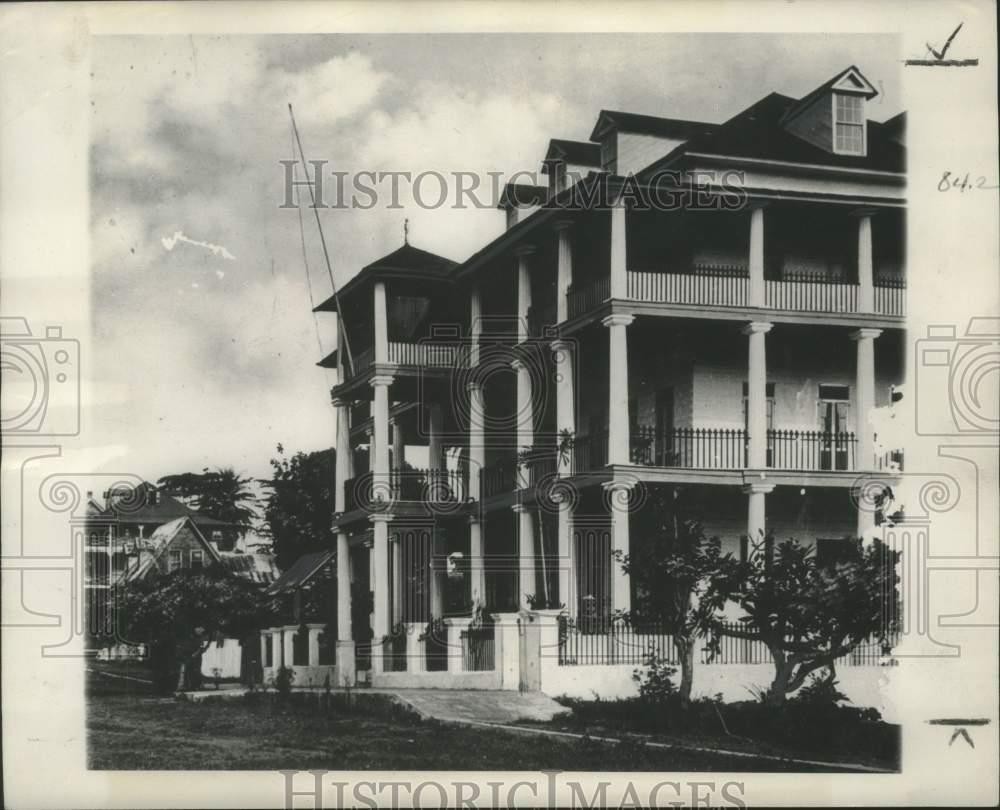 1947 Press Photo Plantation style home in Liberia in Africa - mjx71450