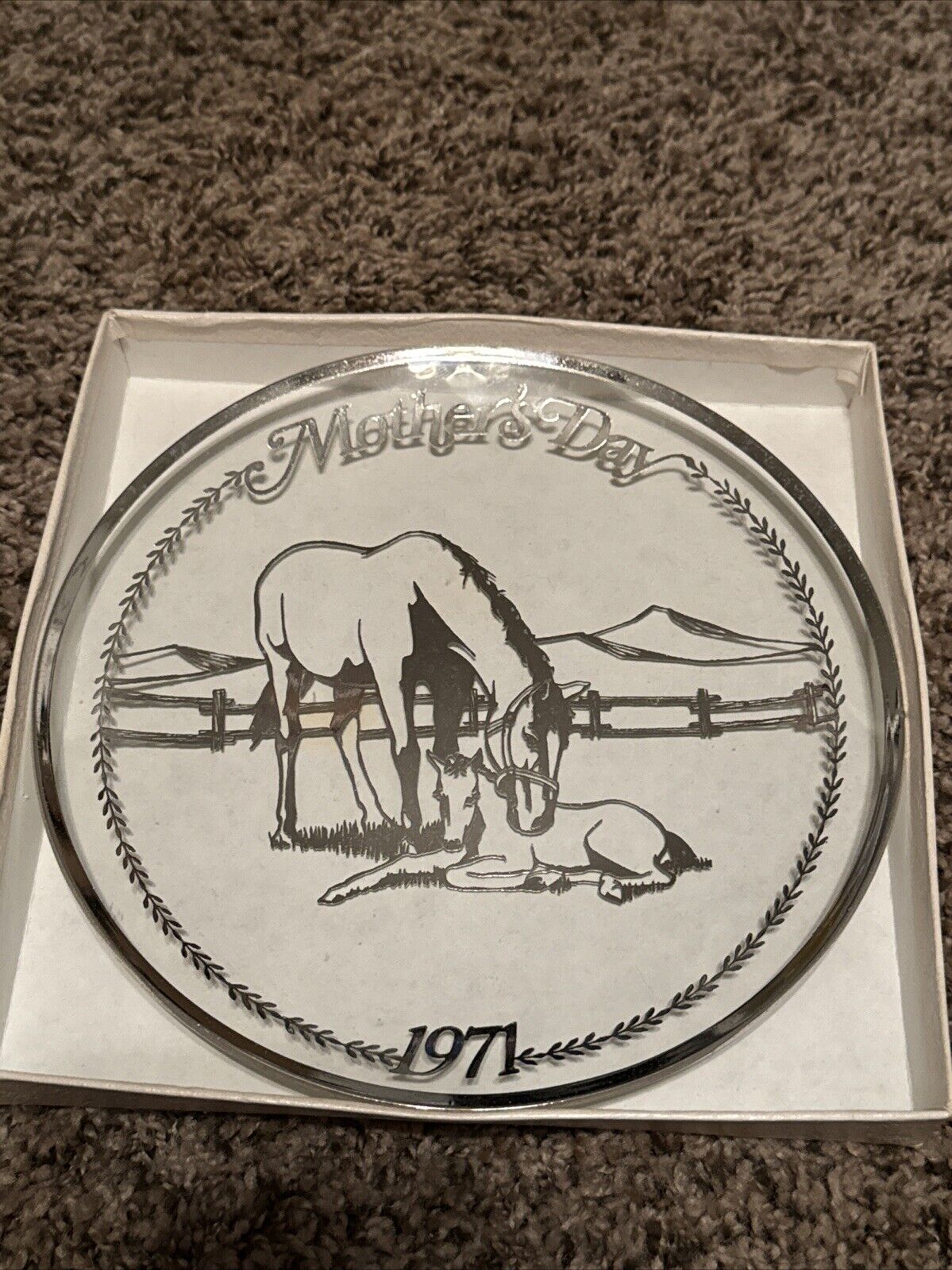 VINTAGE STERLING SILVER ON CRYSTAL PLATE MOTHERS DAY 1971 WITH HORSE IMAGES