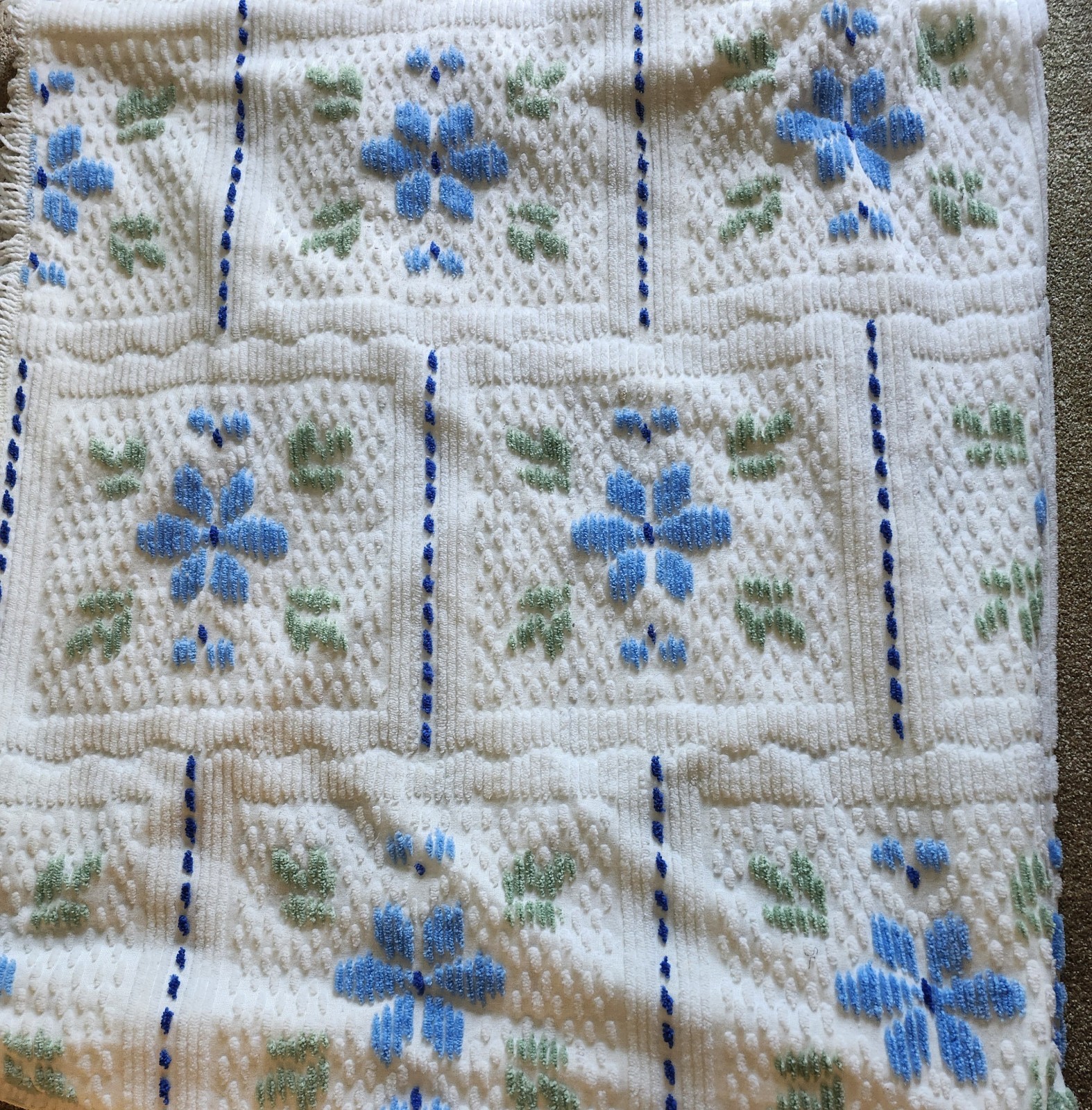 Vintage Chenille Tufted Plush Blue Green White Bedspread 90 x 100 Excellent Rare Vintage Chenille Tufted Plush Blue Green White Bedspread 90 x 100 Excellent Rare