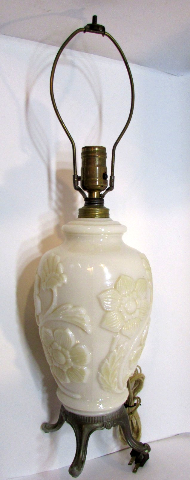 Good Working Vintage 1940's Aladdin Alacite Glass Floral 22