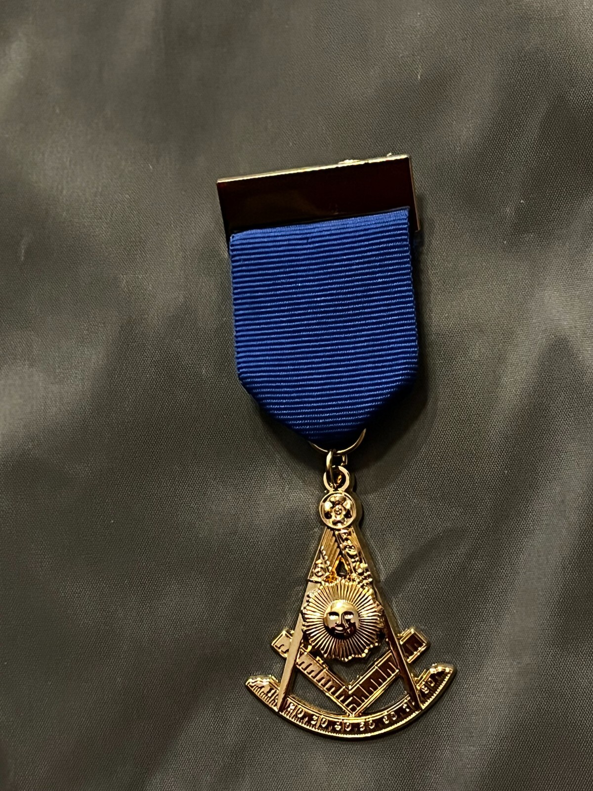 Past Master with Square Jewel Ribbon Pin Masonic Freemason Fraternity NEW