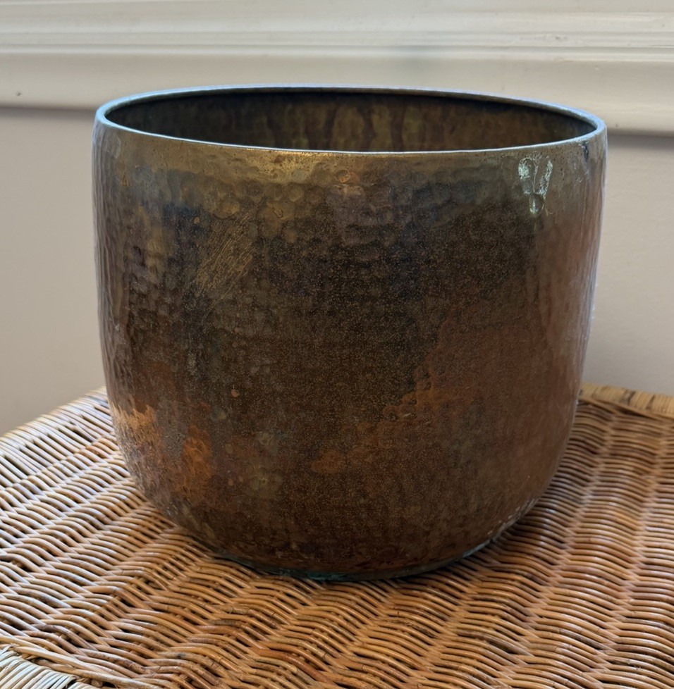 Vintage hammered Brass Bronze Planter Pot Marked Hong Kong 9” X 11” Wide