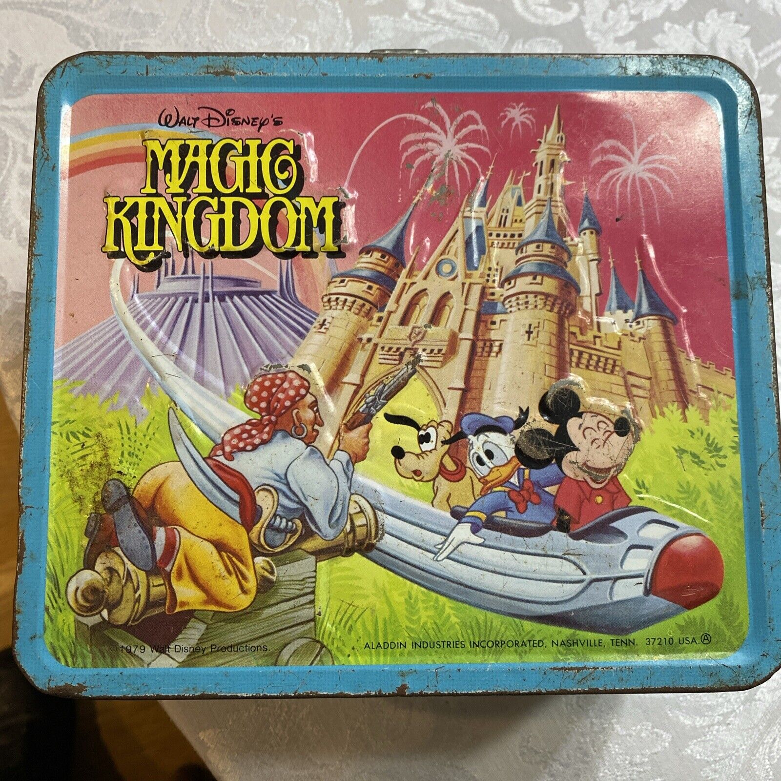 Magic Kingdom.  Disney Aladdin Theme Metal Lunchbox. Vintage 1979