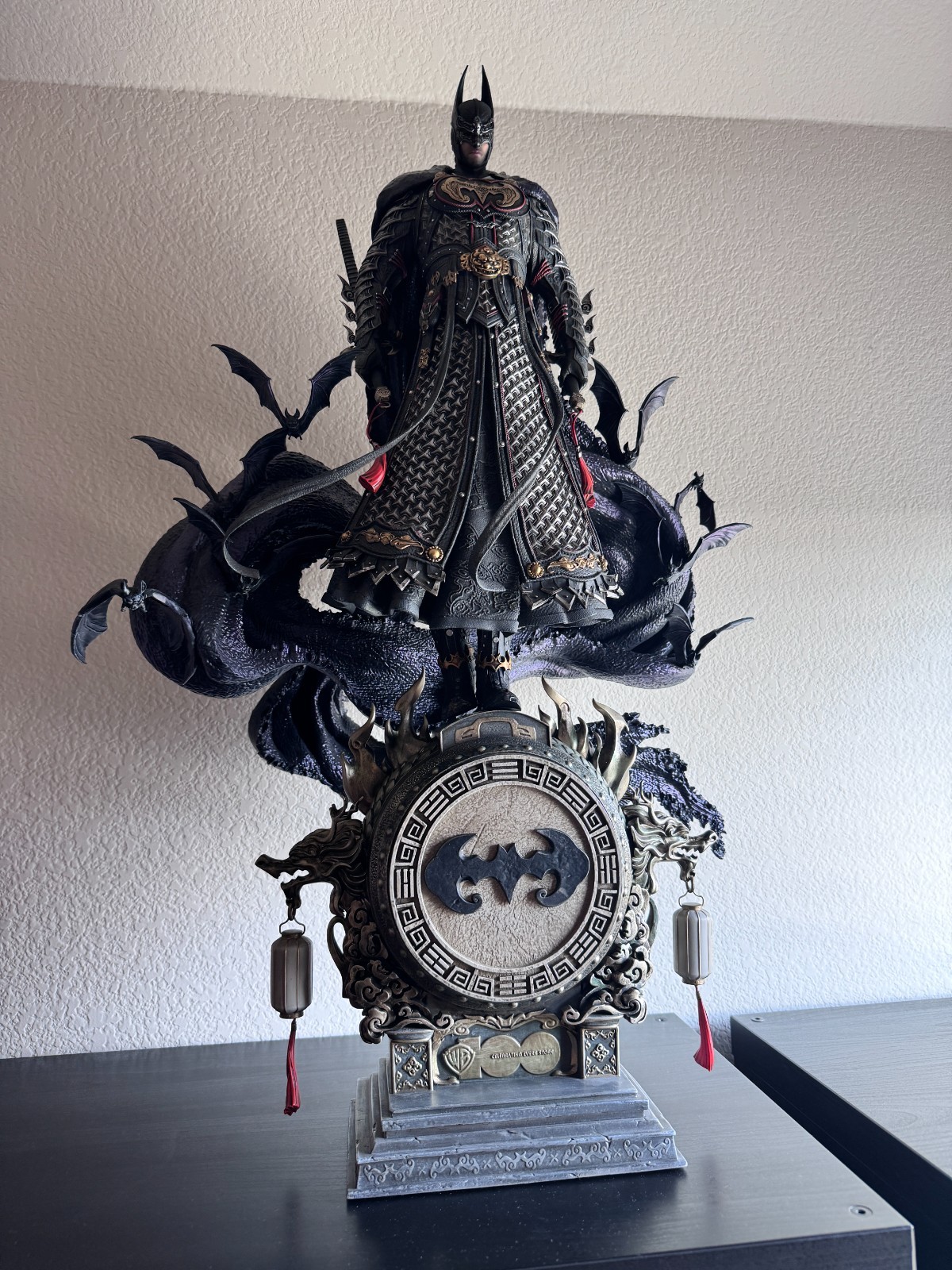 Batman Jinyiwei 1/4 Scale RARE Resign Statue w/ LED light & Remote