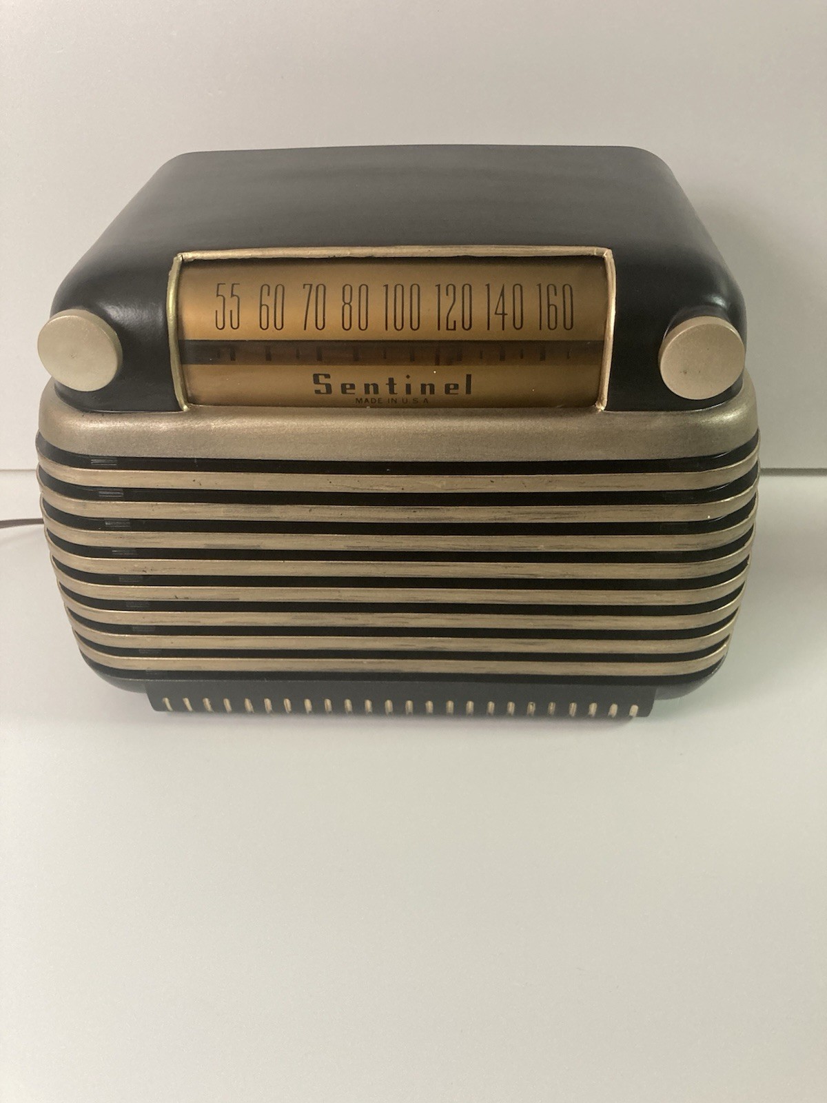 1947 Vintage Sentinel radio, Bakelite model 314 - See description