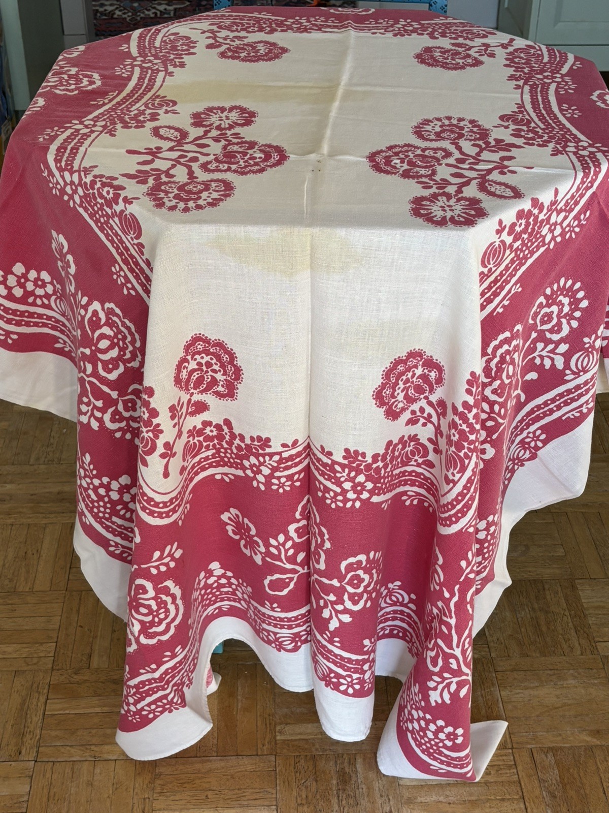 VNTG Red Floral Screen Print Tablecloth & 4 Napkins MCM 1950s 50\