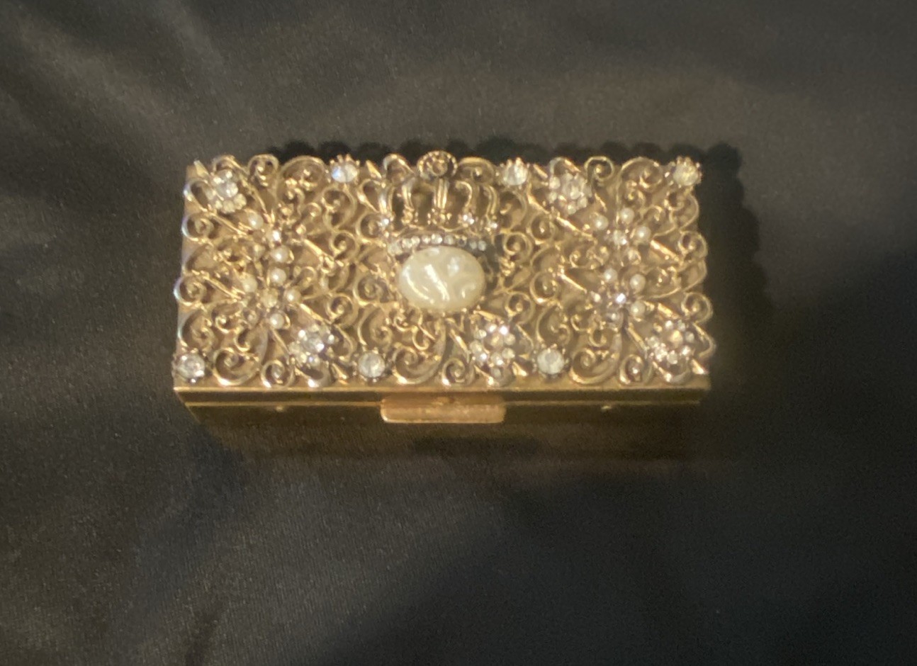 VTG Mid-Century Fifth Avenue Gold Filigree Compact Pearl Rhinestone Crown Motif