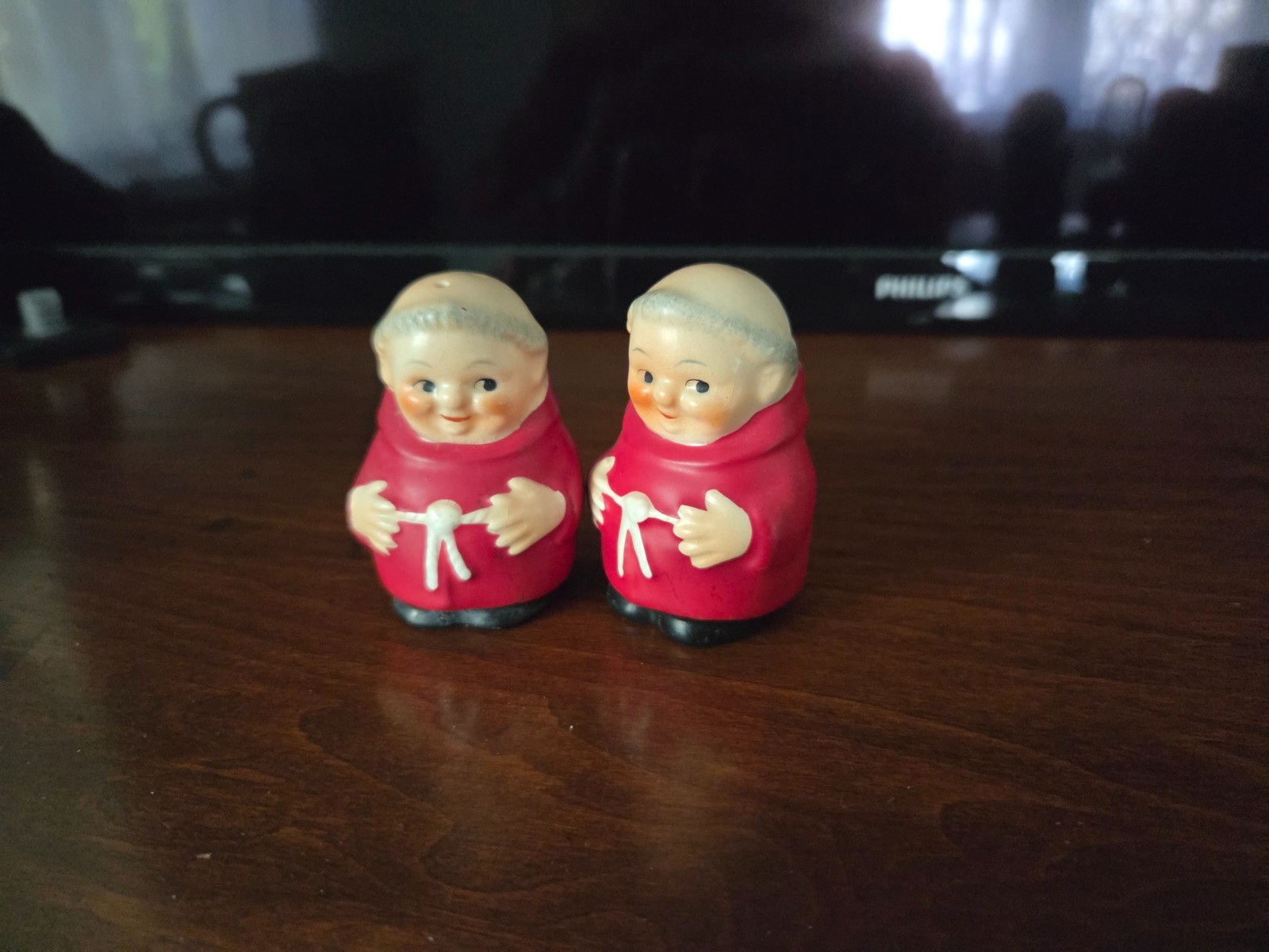 SCARCE Hummel Goebel Red Cardinal Tuck Friar Monk Vintage Salt Pepper Shakers 2”
