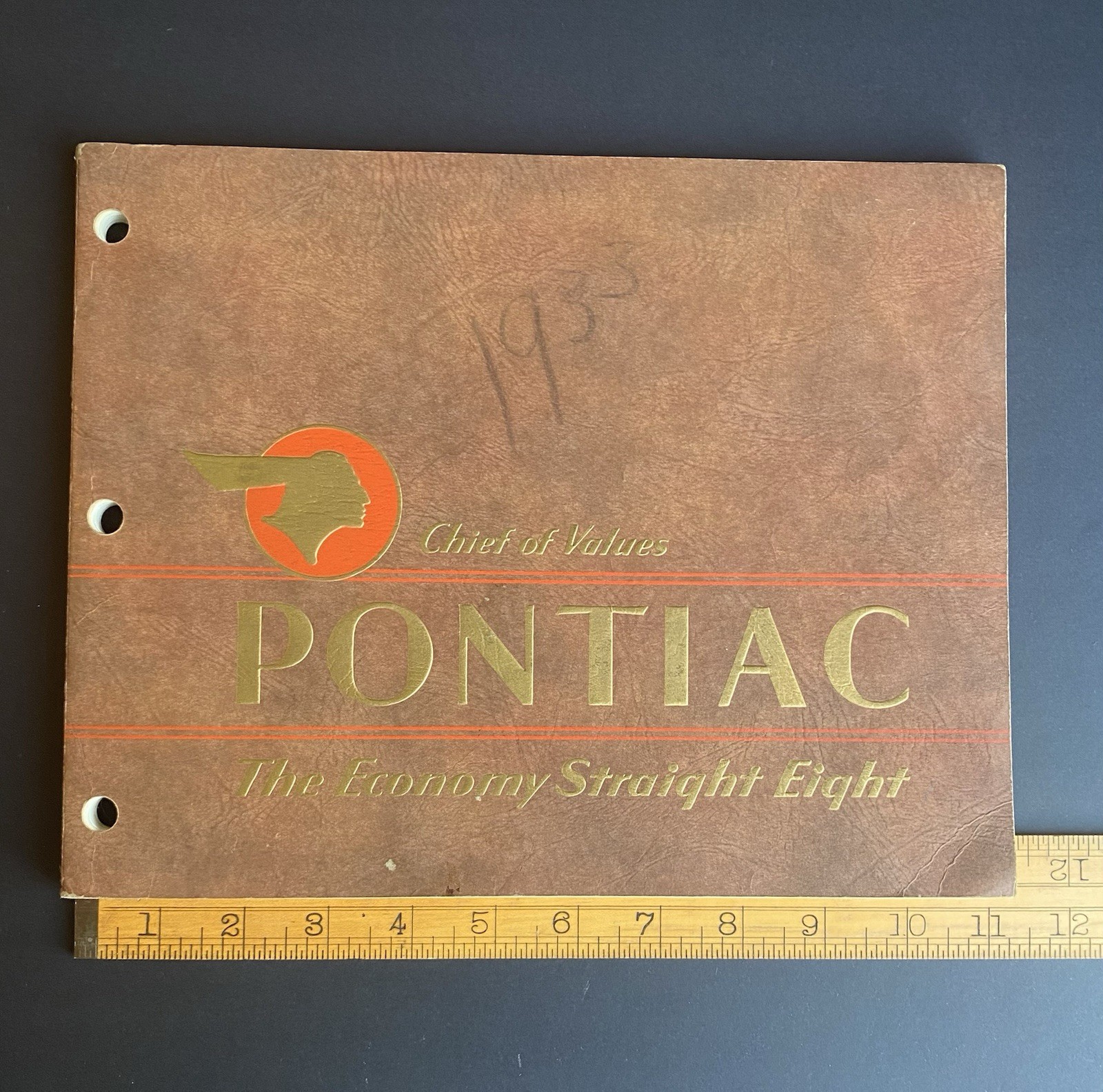 1933 Pontiac Chief of Values Deluxe Showroom Dealer Catalog Album 95 Pages