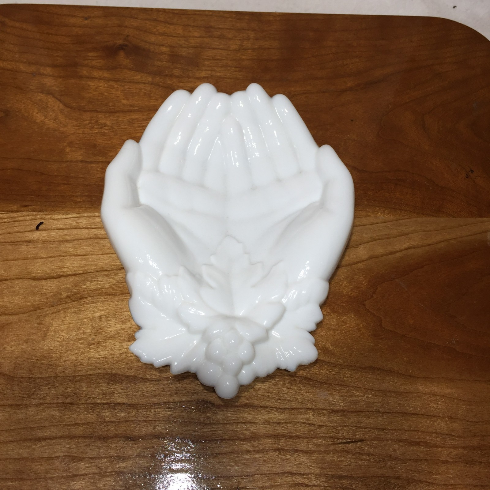 VTG Westmoreland Milk Glass Hands Trinket Dish Cupped Double-Hand Grape