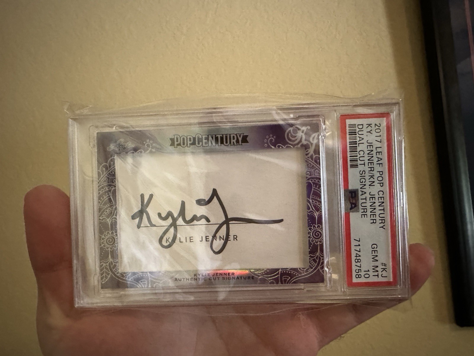 KYLIE  & KENDALL JENNER  : 2017 Leaf POP Century DUAL CUT AUTOGRAPH PSA 10 POP 1