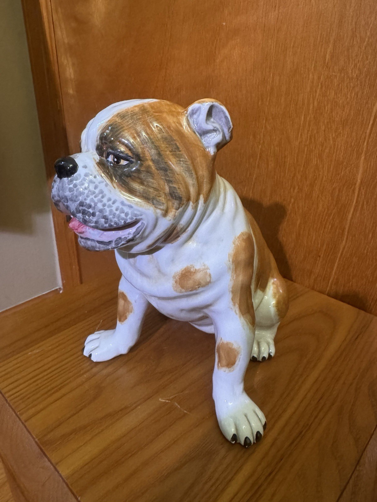 Vtg Hand Painted Ceramic English Bulldog Statue Sitting White And Tan 8” Tall
