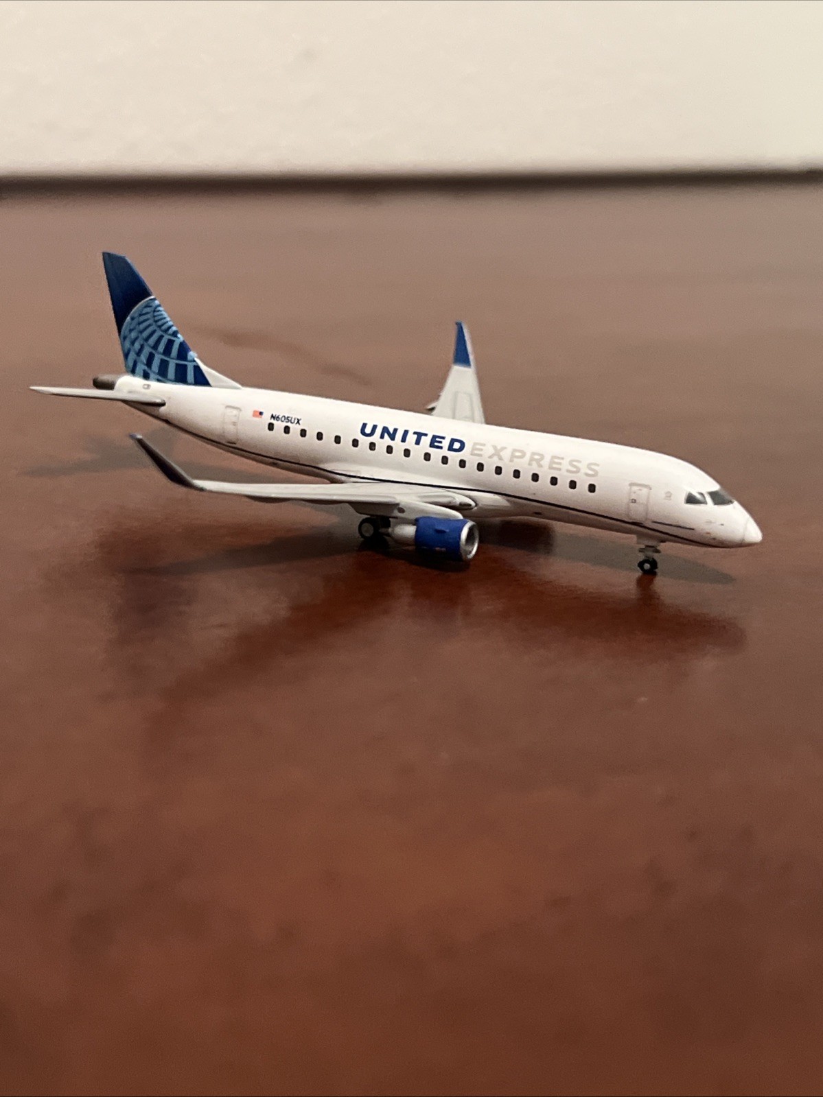 United Express Embraer E-175 1:400 Scale