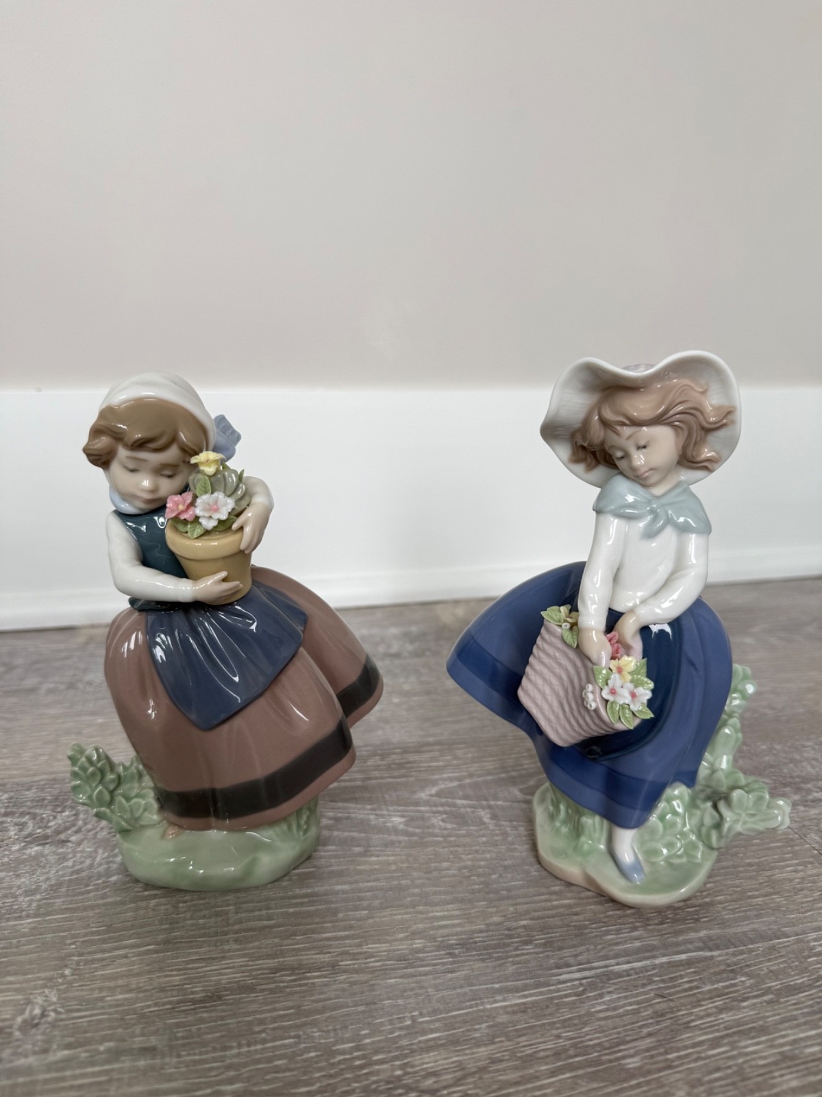 Lladro Set of 2: #5223 Spring Is Here & #5222 Pretty Pickings - MINT with boxes