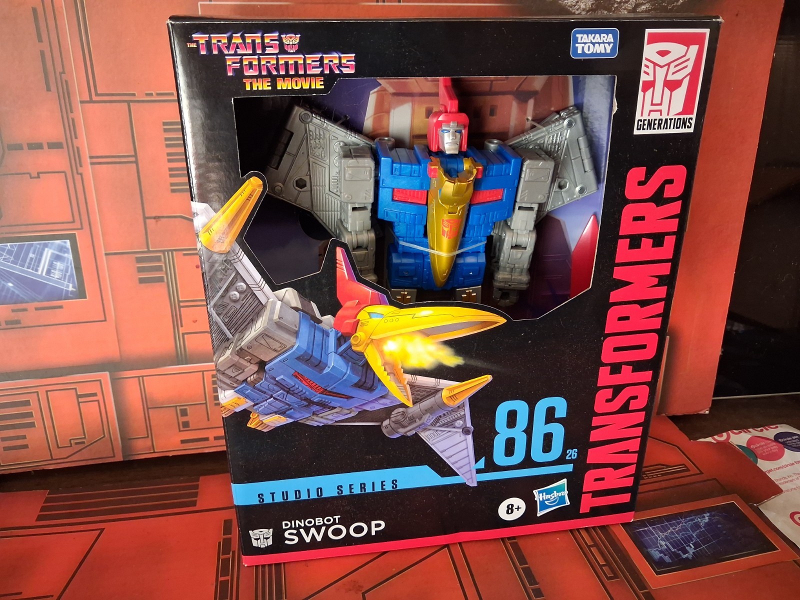 Hasbro Transformers Studio Series SS 86-26 Leader Class Dinobot Swoop in Hand