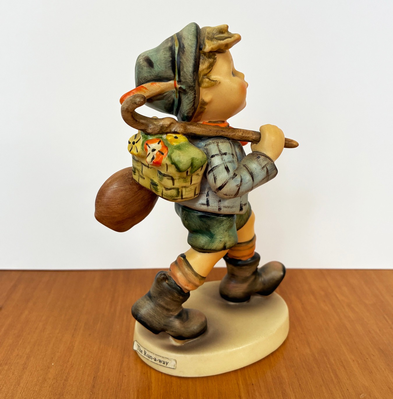 RARE Hummel #327 The Run-A-Way 5.25 Figure 1955 OLD STYLE Tmk4 No Crazing MINT