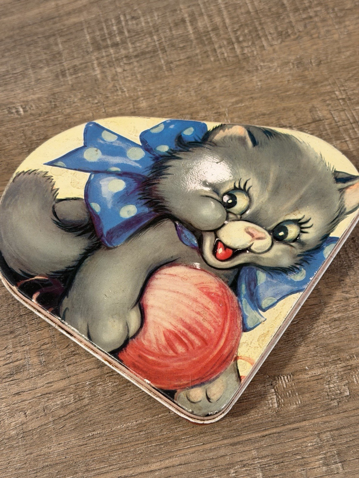 Vintage Baret Ware Kitten Cat Tin England 1950/1960