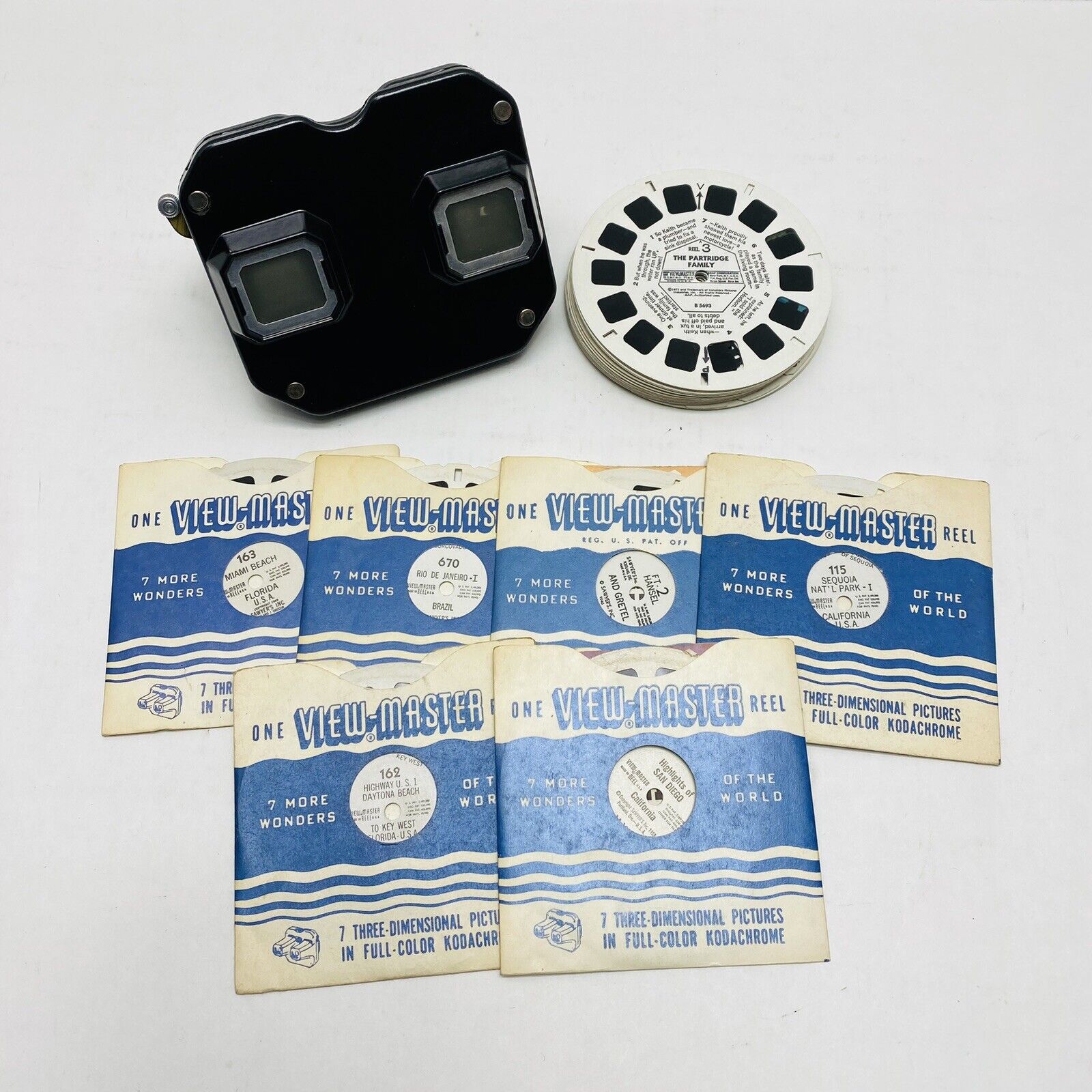 VTG Sawyers View-Master 3D Viewer Bakelite Black 1950s Stereoscope w/ 23 Reels