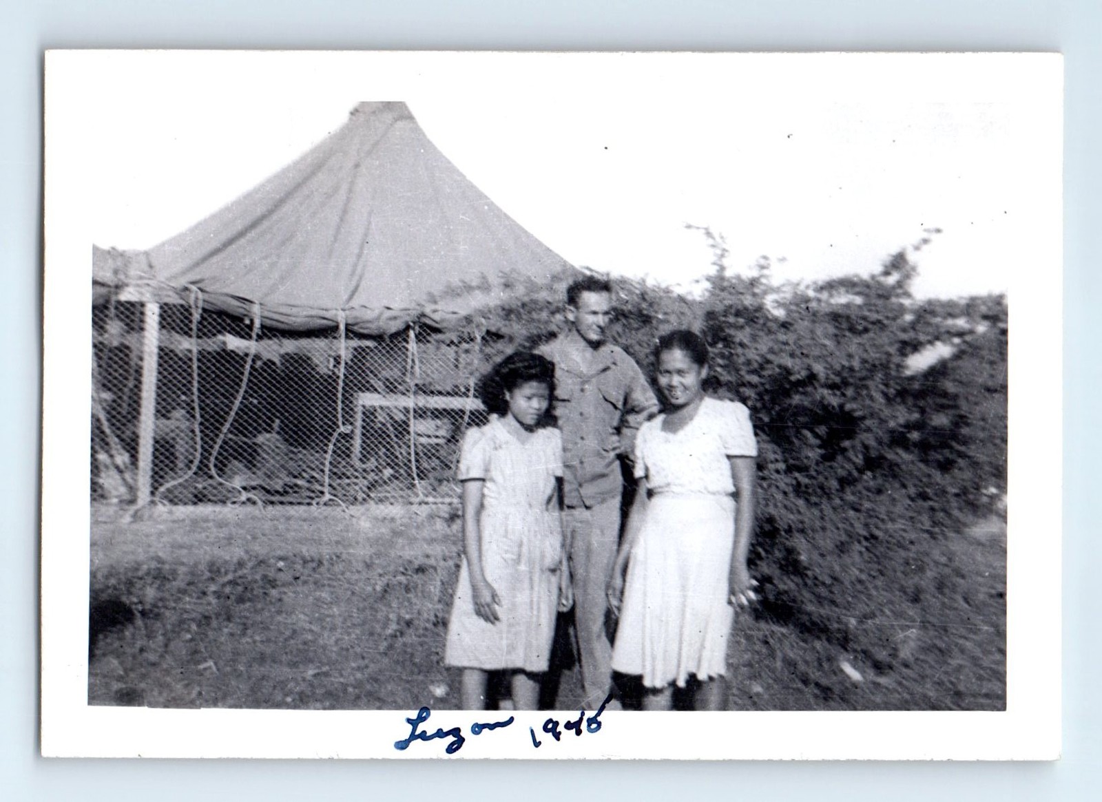 Old Vintage Photo ARMY MAN SOLDIER TENT WOMEN LUZON PHILIPPINES 1948