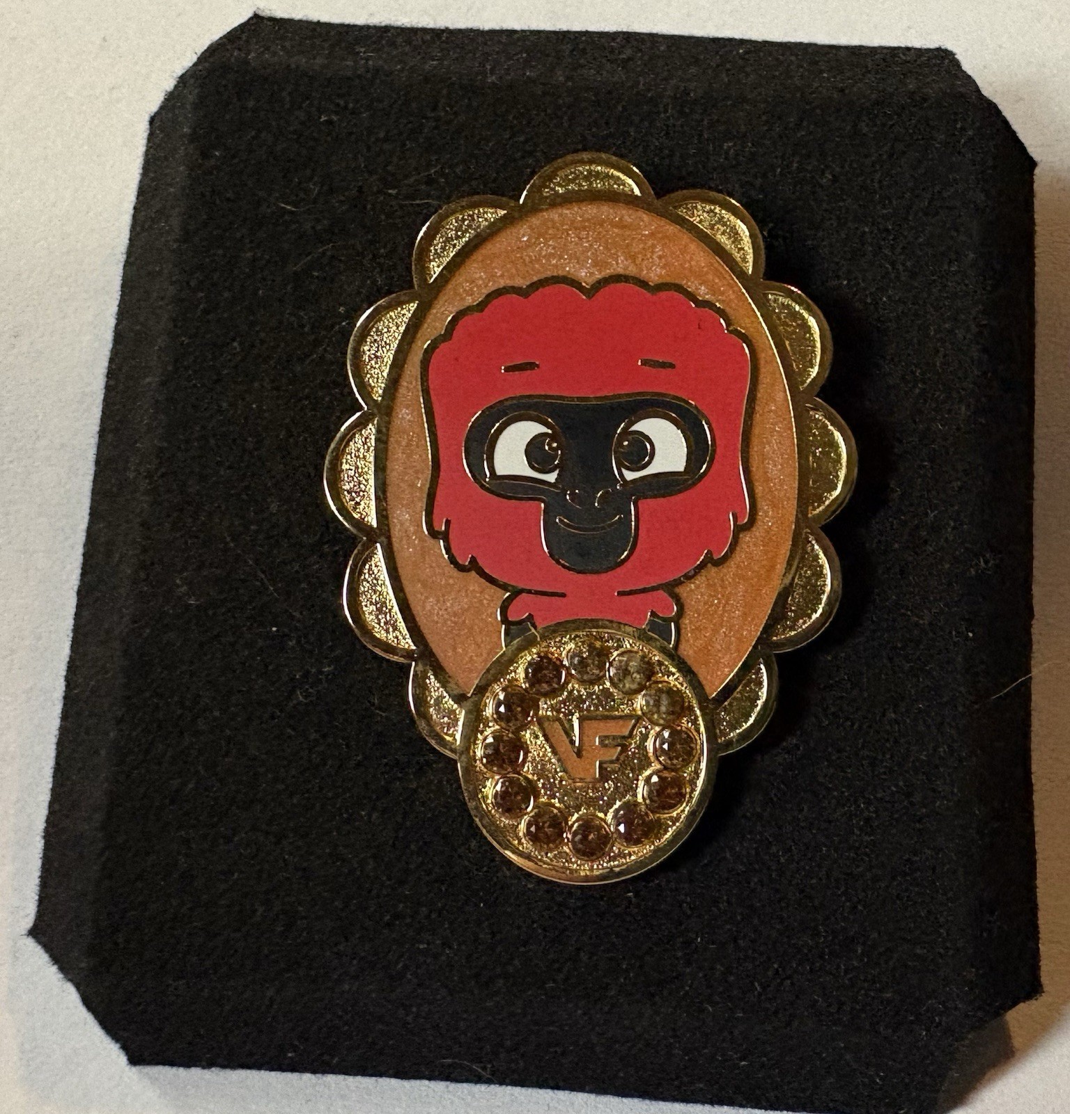 VeeFriends Treasure Chest Orange Sapphire limited /80 Alert Ape Gemstone Pin