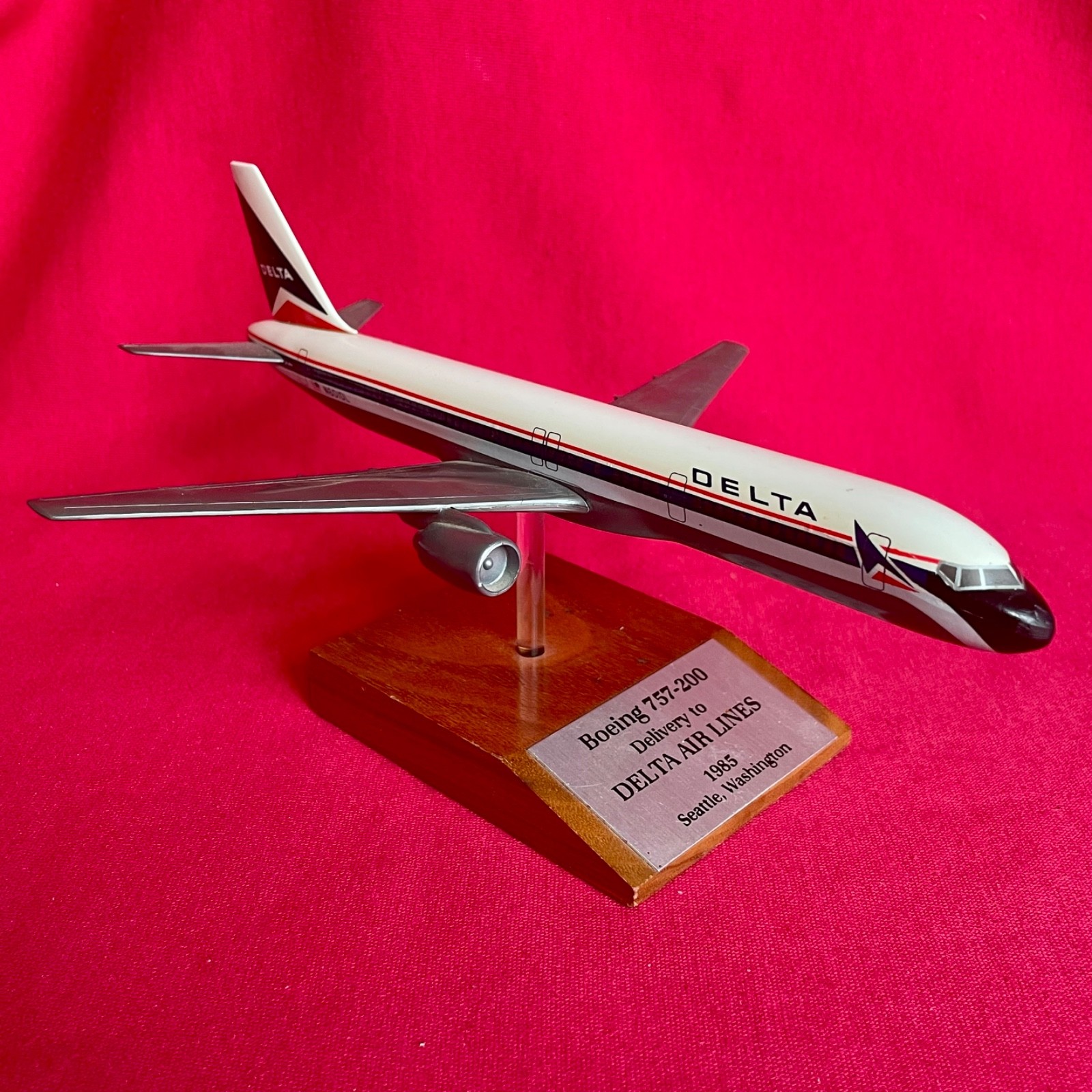 1:400  Delta Air Lines Boeing 757-200 Presentation Model - 1986 - Reg. # N601DL