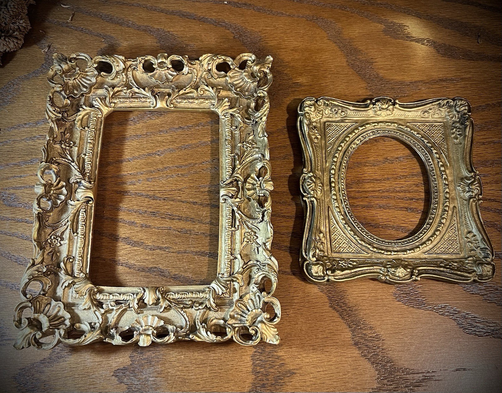 2 vintage ornate gold painted Victorian style ormolu rococo hanging frames only 2 vintage ornate gold painted Victorian style ormolu rococo hanging frames only