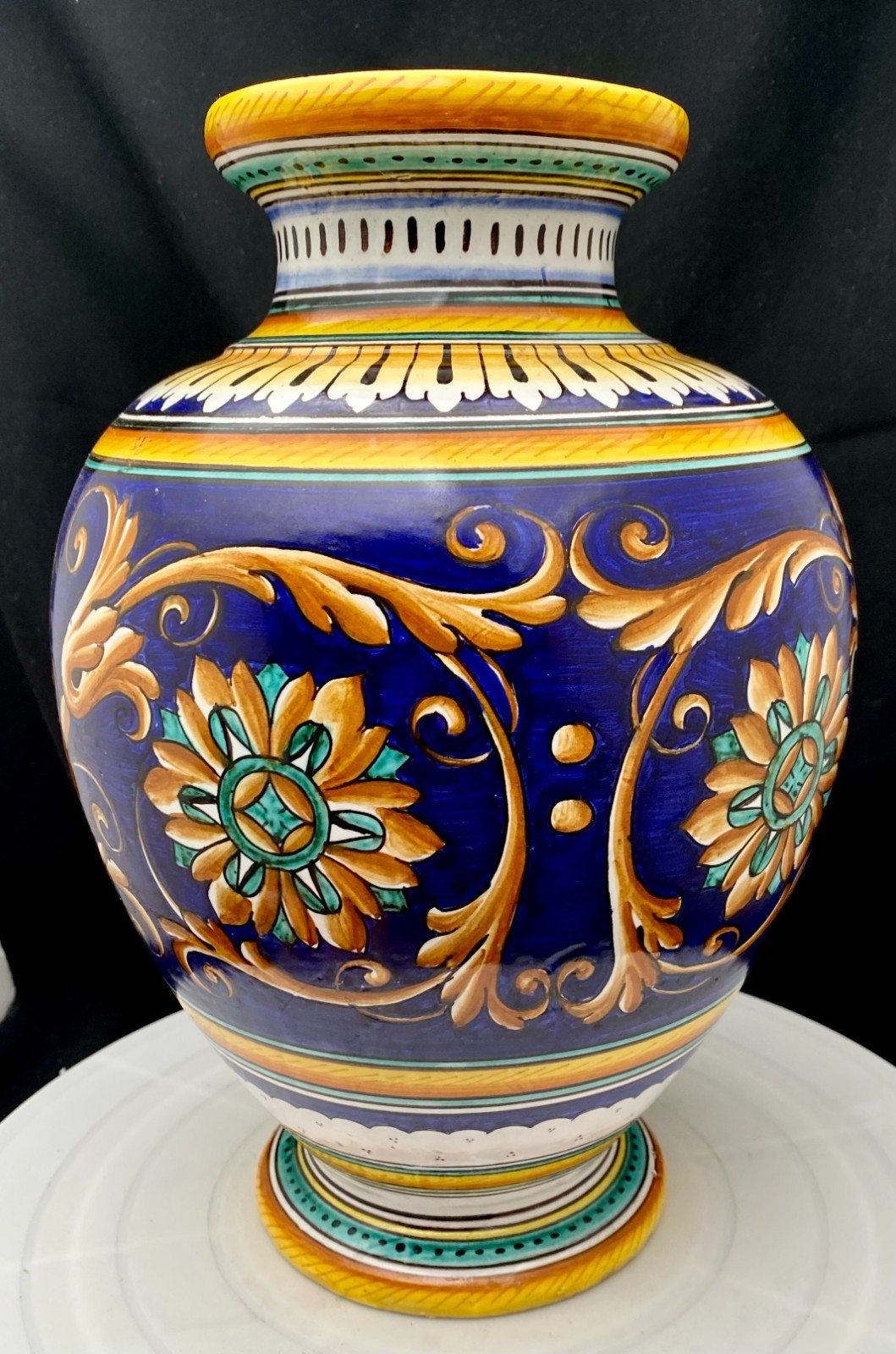 VINTAGE DERUTA ITALY HAND PAINTED CERAMIC VASE 11\