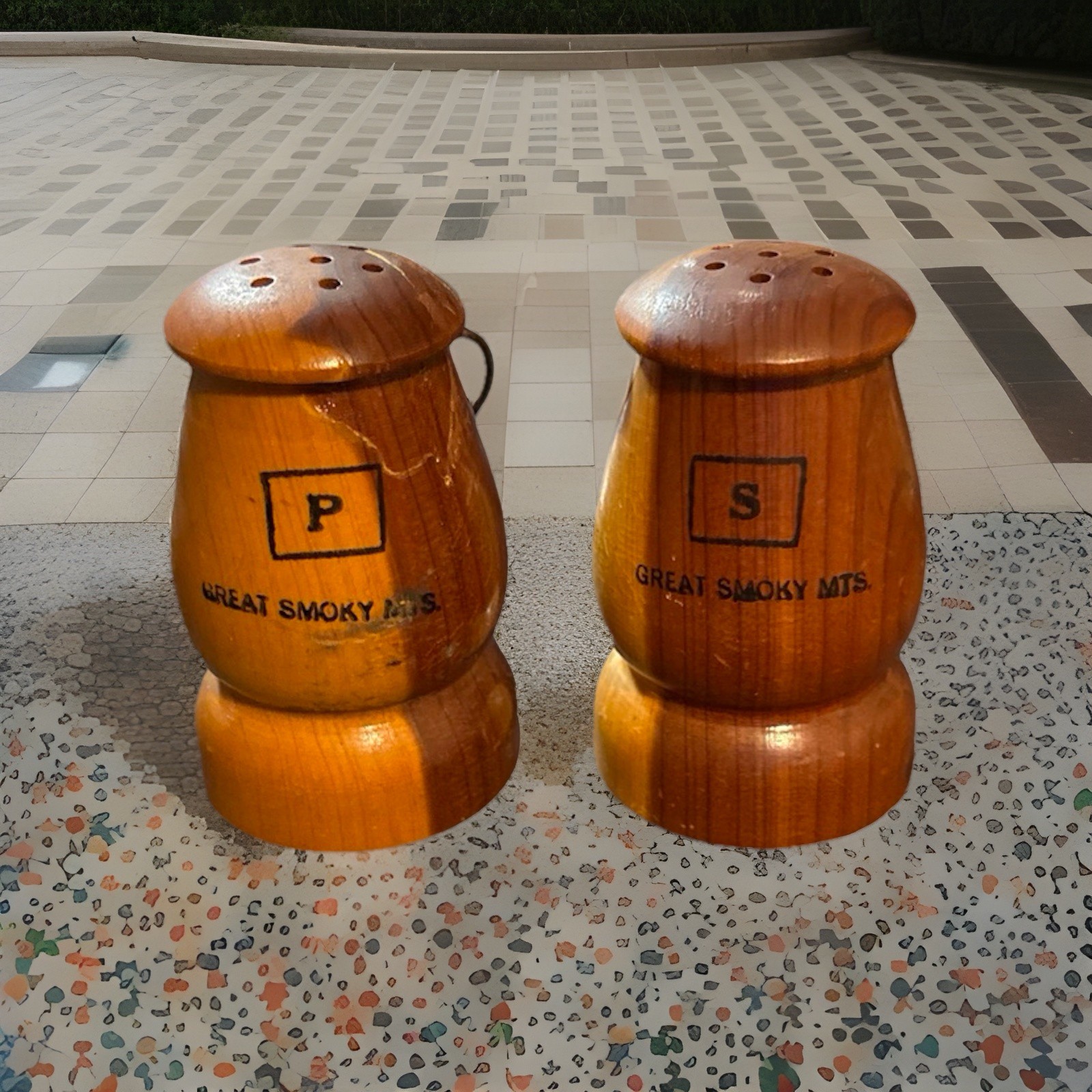 Vintage Boldt Castle 1000 Islands Wooden Lantern Souvenir Salt & Pepper Shakers Vintage Boldt Castle 1000 Islands Wooden Lantern Souvenir Salt & Pepper Shakers