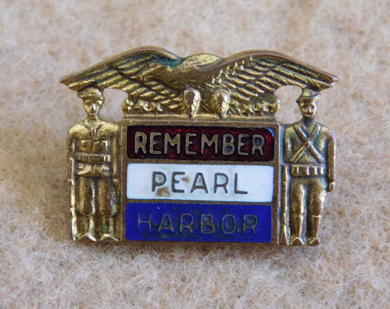 ORIGINAL WWII U.S. REMEMBER PEARL HARBOR PIN ORIGINAL WWII U.S. REMEMBER PEARL HARBOR PIN