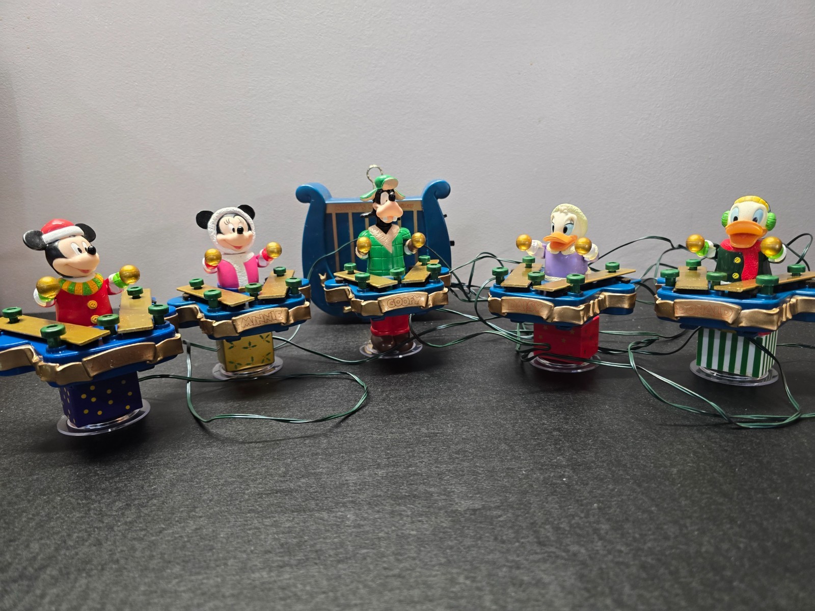 Vintage Disney 1997 Mr Christmas A Mickey Musical Holiday Mickey Unlimited GUC