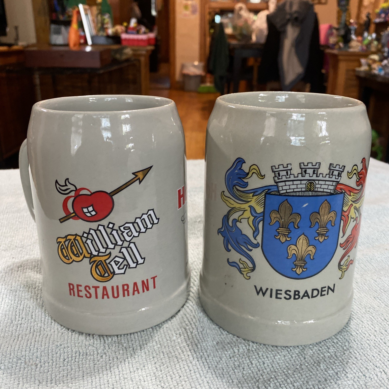 RARE VINTAGE WILLIAM TELL RESTAURANT/HENNIGER BEER MUGS Lote 2 Pices