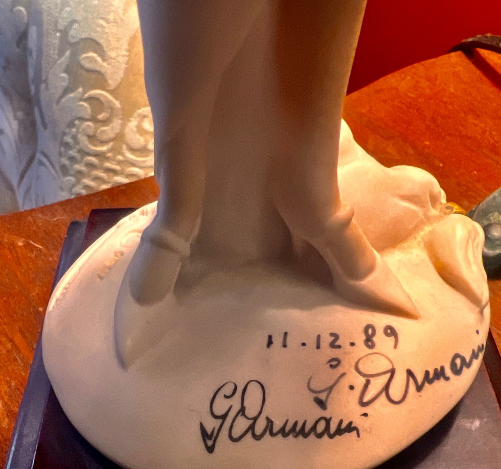 Guiseppe Armani Hand Signed and Dated Lady with Muff Porcelain Figurine 1989 Guiseppe Armani Hand Signed and Dated Lady with Muff Porcelain Figurine 1989