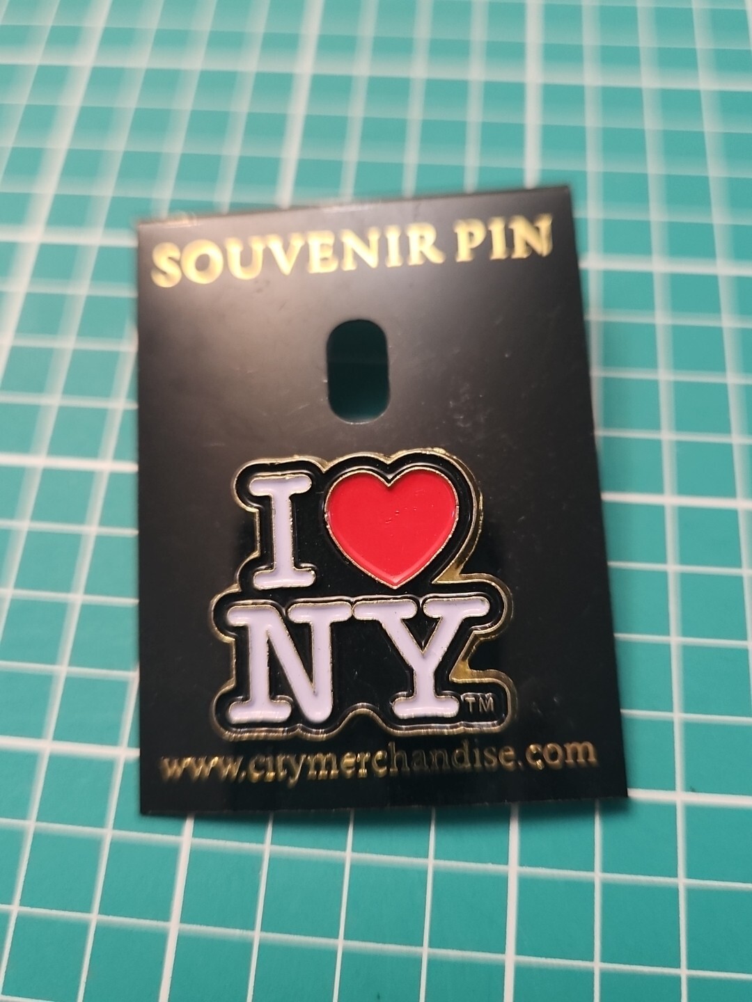 Vtg I ❤️ NY New York Souvenir Gold Tone Lapel Pin