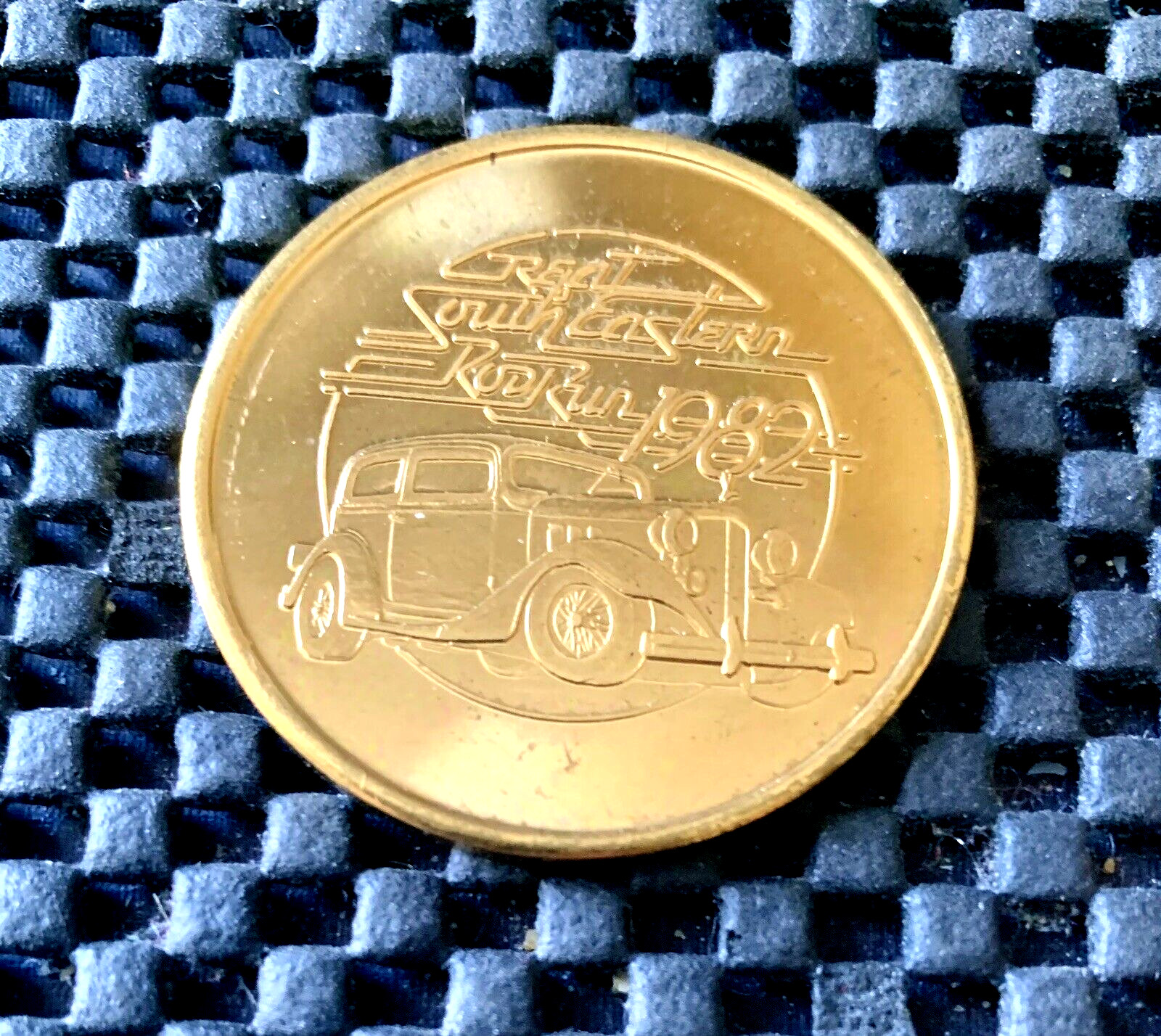 1982 GREAT SOUTHEASTERN ROD RUN NORTH ATLANTA STREET RODS SOUVENIR COIN 1 1/2