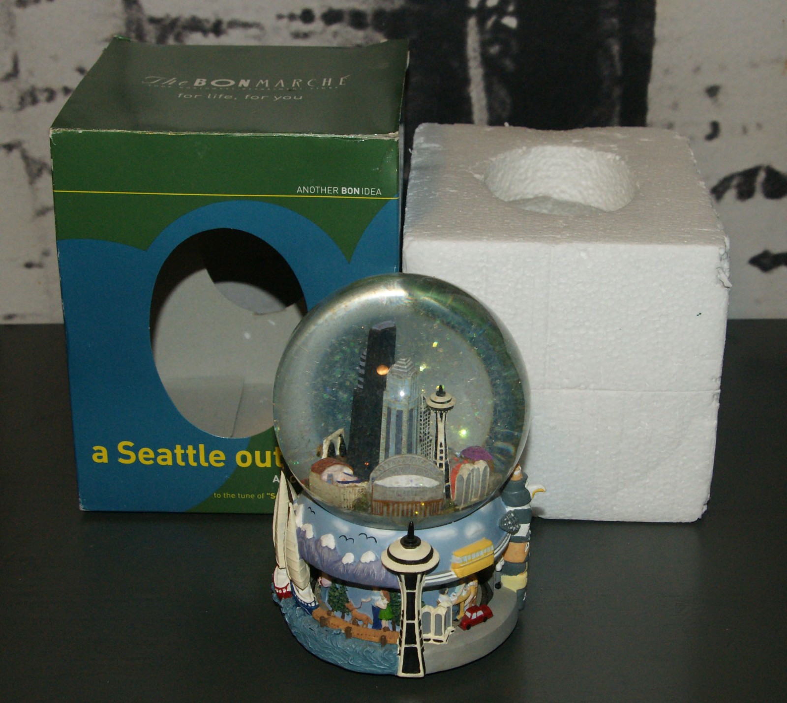 The Bon Marche a Seattle Outlook-A City Tour Snow Globe w/box