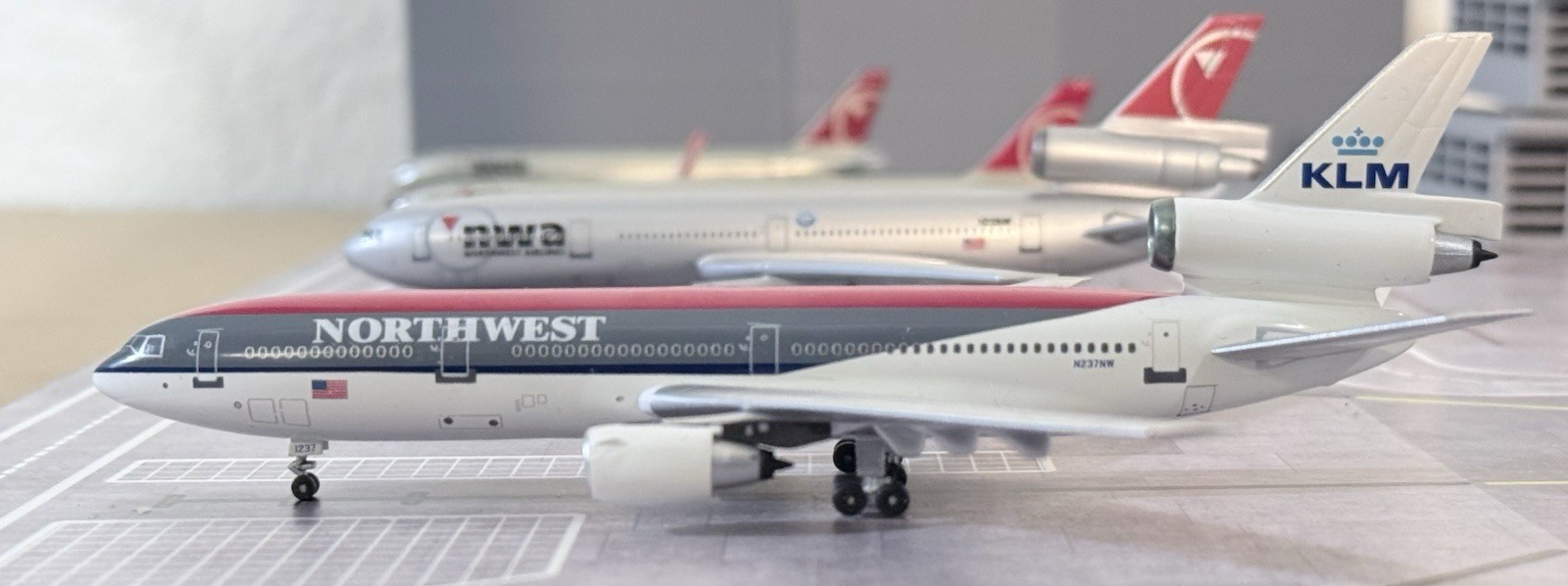 Aeroclassics Northwest Airlines KLM Douglas DC-10-30 1:400 N237NW ACN237NW Aeroclassics Northwest Airlines KLM Douglas DC-10-30 1:400 N237NW ACN237NW