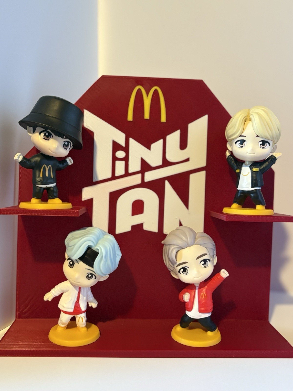 TinyTAN McDonald’s Inspired Display Stand – 3D Printed BTS Shelf TinyTAN McDonald’s Inspired Display Stand – 3D Printed BTS Shelf
