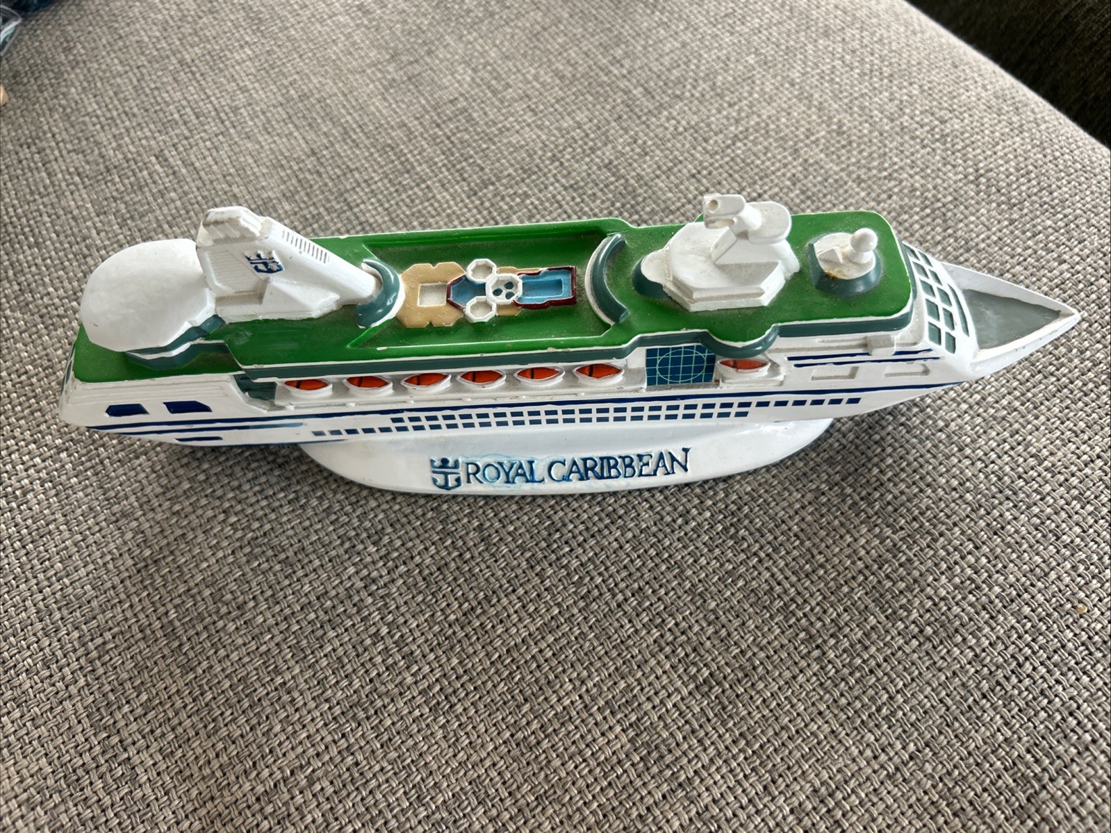 Vtg Royal Caribbean Nordic Empress 9.5”