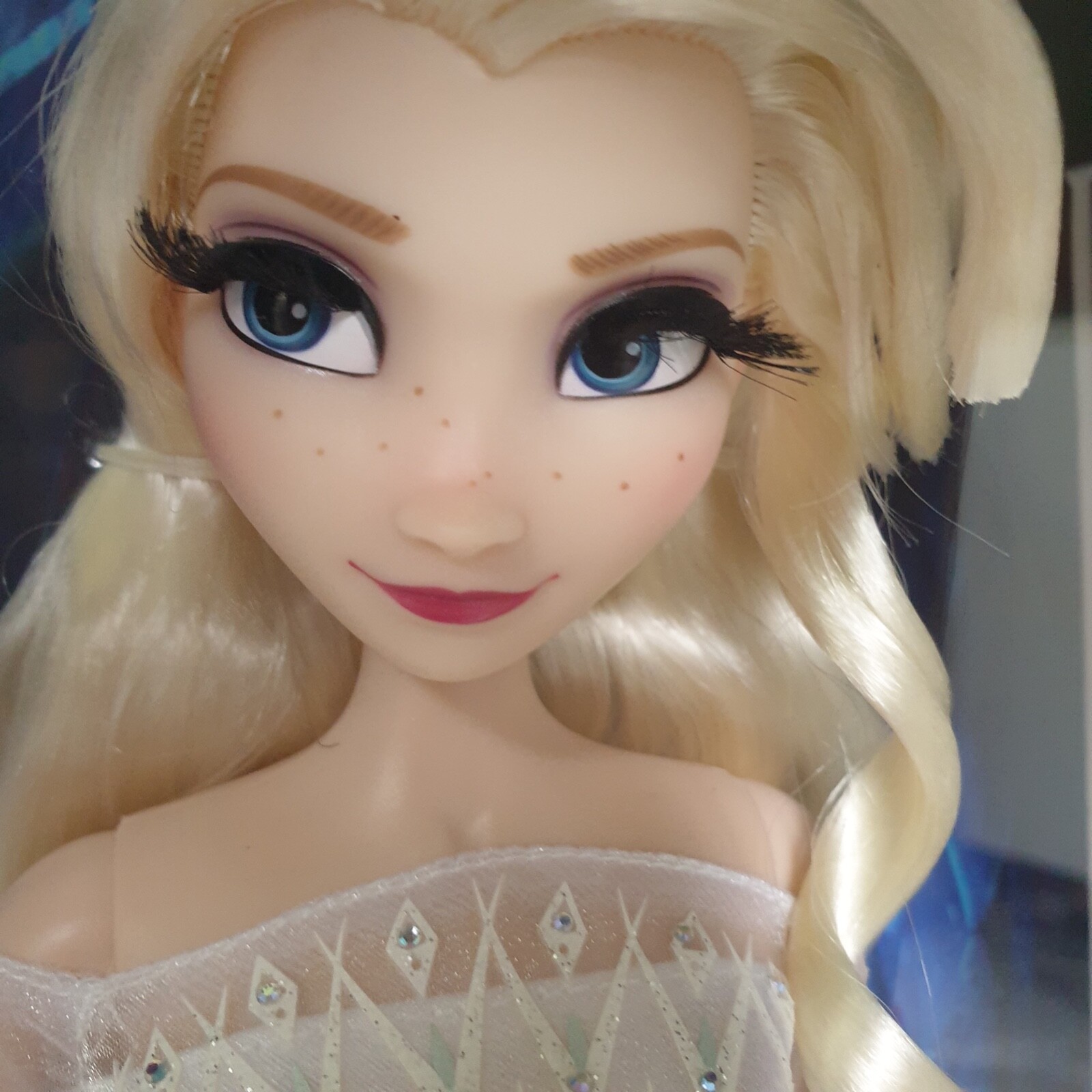 Disney Elsa Frozen 2 Snow Queen Figurine 17\