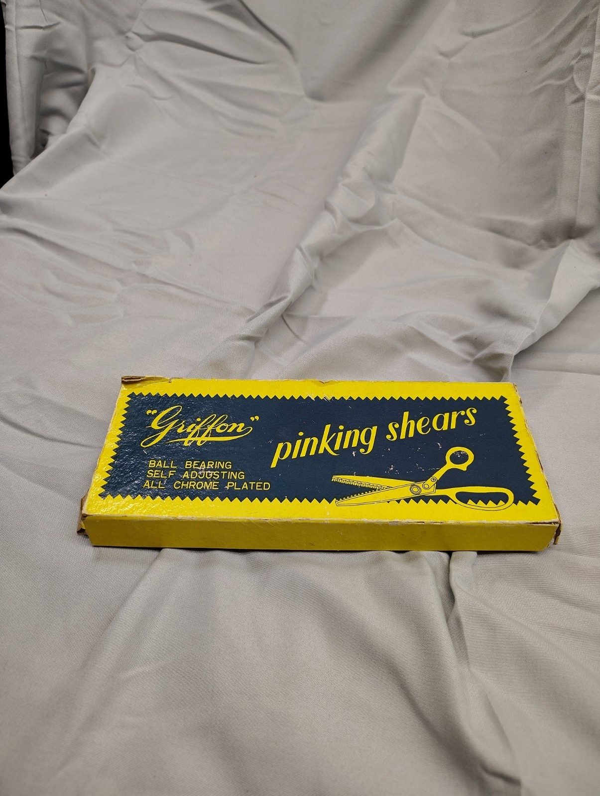 Griffon Pinking Shears in Original Box Model 2A Size 7.5” Griffon Pinking Shears in Original Box Model 2A Size 7.5”