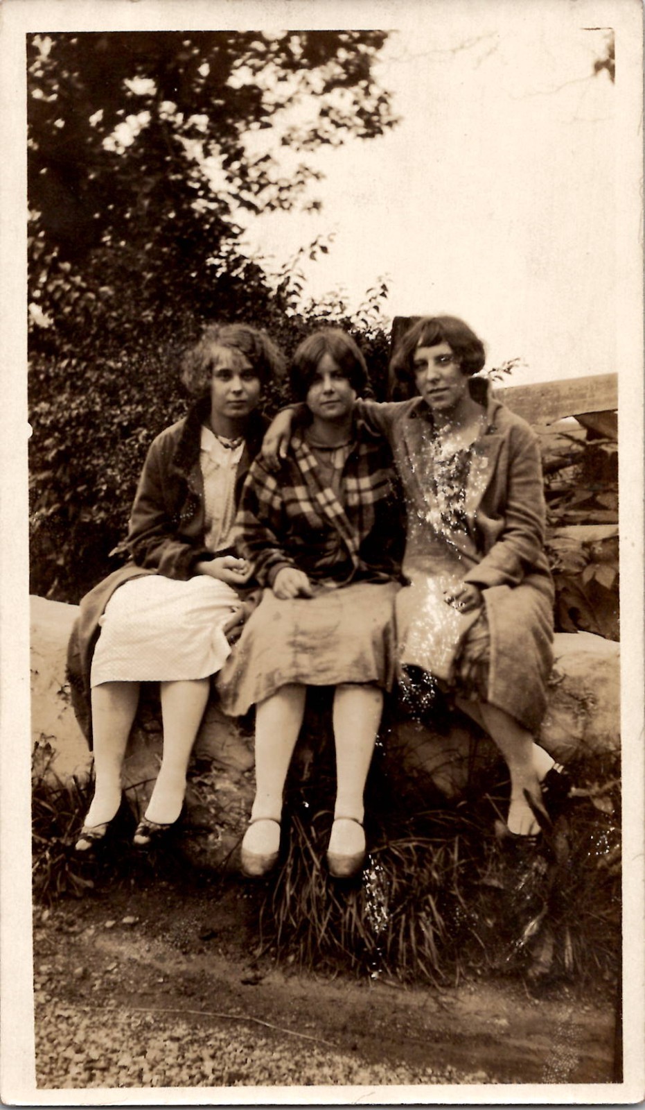Harmonsburg PA Bob Hair Flapper Girls Fashion Snapshot 1926 Antique Photo 2