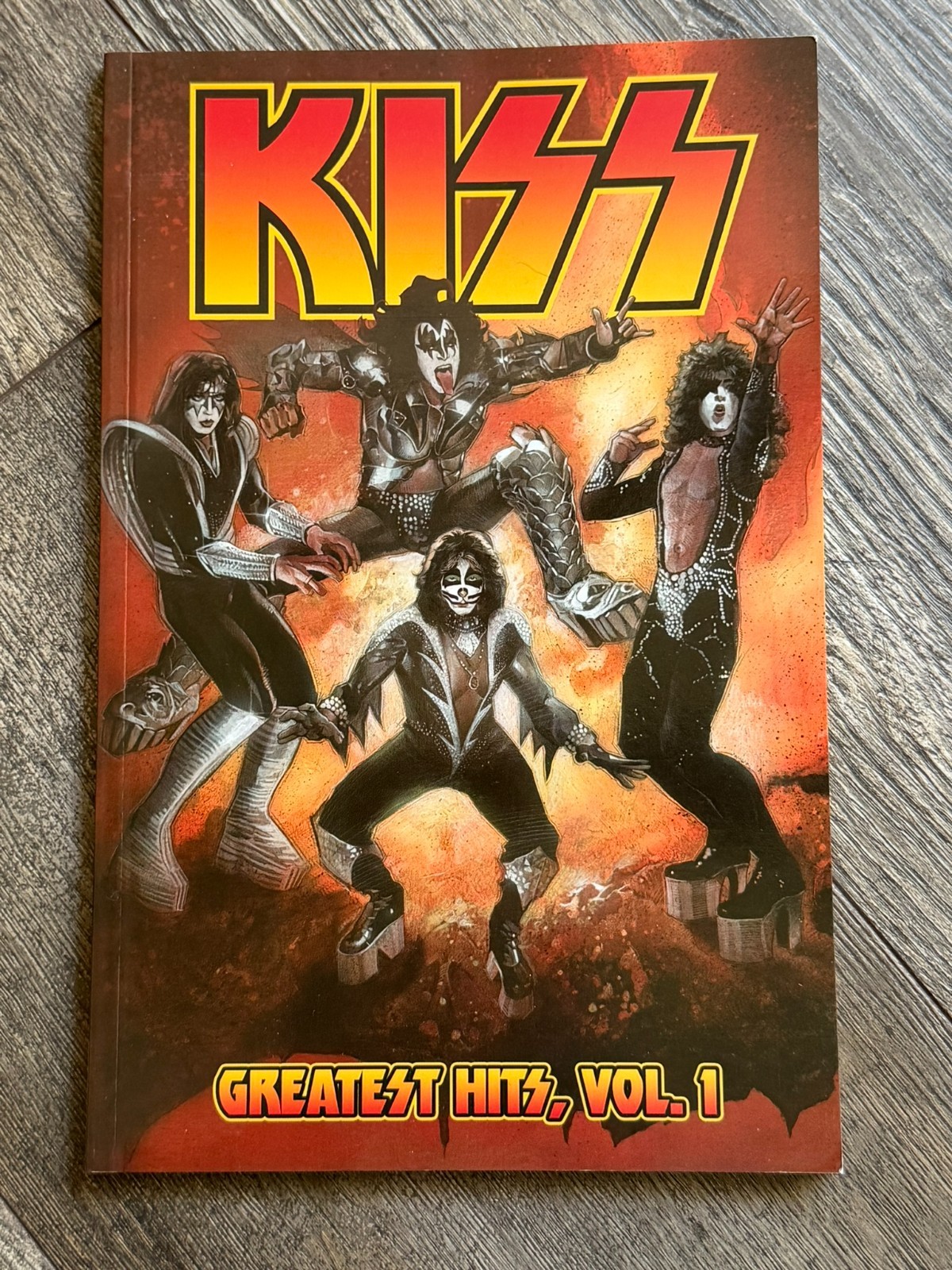 KISS Comic Kiss Greatest Hits Vol 1 IDW Book 1977 Marvel Blood Comic Aucoin