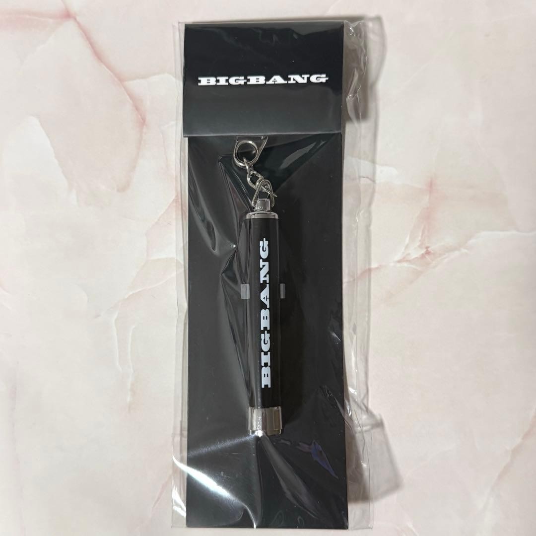 BIGBANG Cosmos G-DRAGON LED Keyring Black Sealed Collectible 15+ BIGBANG Cosmos G-DRAGON LED Keyring Black Sealed Collectible 15+