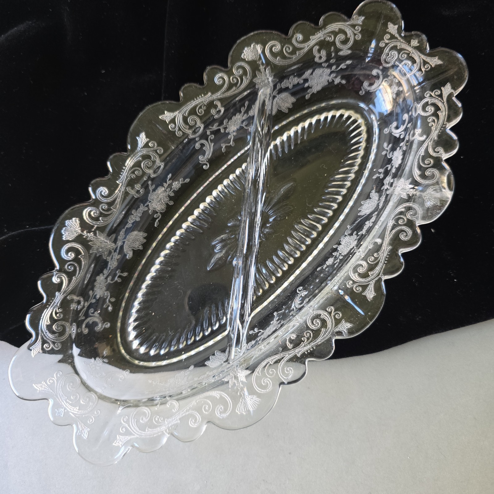 Vintage Cambridge Glass Chantilly Martha 2 Part Oval Floral Relish 8\